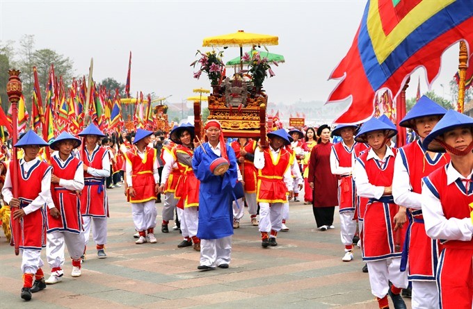Ceremonial: A long-standing tradition is maintained, with soldiers in traditional attire accompanying the palanquin. (Photo: VNS)