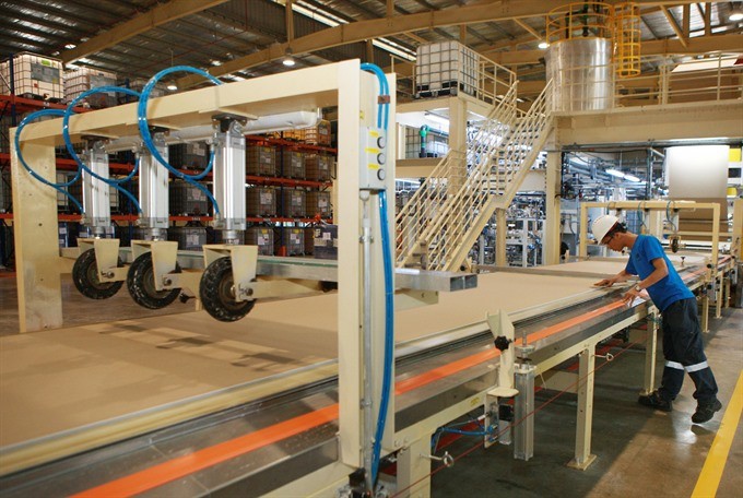 Production line at the Knauf Vietnam Co Ltd’s new gypsumboard plant in the northern port city of Hai Phong. (Photo: VNA/VNS) Production line at the Knauf Vietnam Co Ltd’s new gypsumboard plant in the northern port city of Hai Phong. (Photo: VNA/VNS)