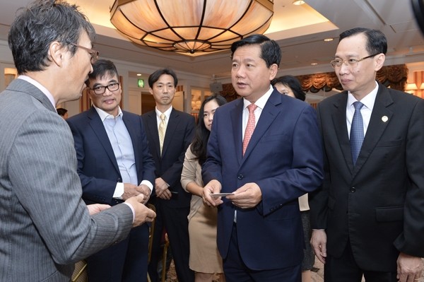 Secretary of the Ho Chi Minh City Party Committee Mr. Dinh La Thang meets Japanese investors.