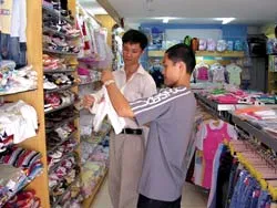 Hàng ngoại chiếm lĩnh thị trường