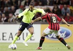 AC Milan gục ngã trước Barcelona