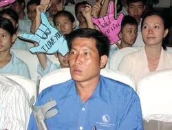 “Người vác tù và” của thanh niên khuyết tật