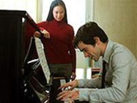 Pham Linh Dan and Romain Duris in "De battre mon Coeur s'est arrêté"