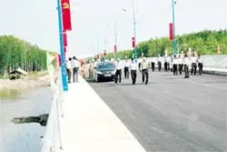Thông xe cầu Long Giang Xây