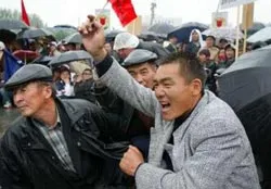 Tình hình chính trị lại bất ổn
