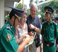 Tourist protection force guided visitors to tour around city
