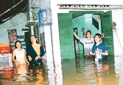 Lấp suối, gây ngập nước trong khu dân cư