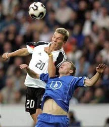Podolski: “Tuyển Đức cần thể hiện tinh thần tập thể !” ảnh 1 Podolski: “Tuyển Đức cần thể hiện tinh thần tập thể !” ảnh 1