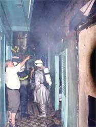Cháy 2 hai căn nhà, 1 người bị thương