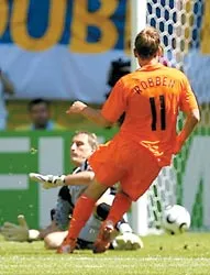 Trội về đẳng cấp, kém duyên ghi bàn