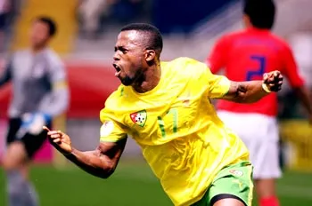 Cầu thủ số 17, Kader Mohamed bất ngờ mở tỷ số 1 - 0 cho Togo Cầu thủ số 17, Kader Mohamed bất ngờ mở tỷ số 1 - 0 cho Togo