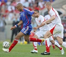Henry chỉ trích tất cả, trừ... Henry ảnh 1 Henry chỉ trích tất cả, trừ... Henry ảnh 1