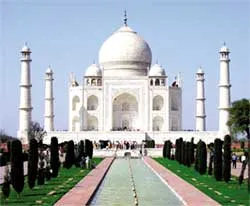 Khám phá lăng mộ Taj Mahal