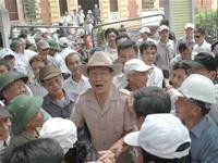 People rush to Hai Phong People's Court for the appeal trial on Oct 9 People rush to Hai Phong People's Court for the appeal trial on Oct 9