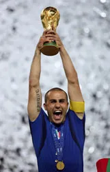 Cannavaro đã thực hiện được lời hứa ảnh 1 Cannavaro đã thực hiện được lời hứa ảnh 1