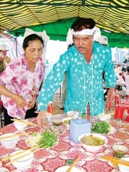 Thưởng thức món Chăm