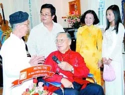 Mừng giáo sư-tiến sĩ- nhạc sĩ Trần Văn Khê 85 tuổi ảnh 2 Mừng giáo sư-tiến sĩ- nhạc sĩ Trần Văn Khê 85 tuổi ảnh 2