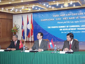 Viet Nam, Laos and Cambodia Discuss Development Triangle ảnh 1