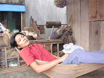 “Cánh tay nâng những cuộc đời” ảnh 2 “Cánh tay nâng những cuộc đời” ảnh 2