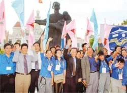 Khai mạc Hội trại “Về nguồn” thanh niên kiều bào 2006