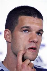 Michael Ballack: “Tôi muốn chơi thật tốt qua từng trận đấu” ảnh 1 Michael Ballack: “Tôi muốn chơi thật tốt qua từng trận đấu” ảnh 1