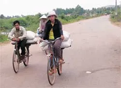 Lại nóng bỏng nạn buôn lậu xăng dầu, đường cát ảnh 2 Lại nóng bỏng nạn buôn lậu xăng dầu, đường cát ảnh 2