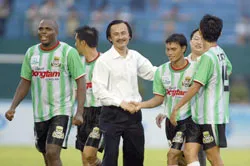 Cả ông Thắng lẫn ông Calisto đều cười ảnh 1 Cả ông Thắng lẫn ông Calisto đều cười ảnh 1