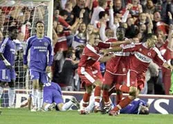 Tăng tốc và gây sức ép lên Chelsea ảnh 1 Tăng tốc và gây sức ép lên Chelsea ảnh 1