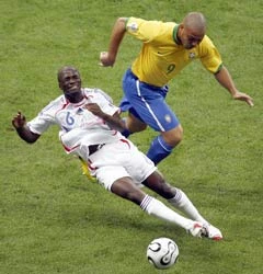 “Đối xử với Makelele như nô lệ” ảnh 1 “Đối xử với Makelele như nô lệ” ảnh 1