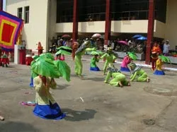 Những lễ hội dân gian xa lạ ảnh 2 Những lễ hội dân gian xa lạ ảnh 2