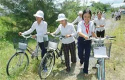 Gần 1 tỷ đồng học bổng cho học sinh nghèo, học giỏi