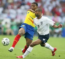Gallas và 5 triệu bảng Anh đổi lấy Ashley Cole ảnh 1 Gallas và 5 triệu bảng Anh đổi lấy Ashley Cole ảnh 1