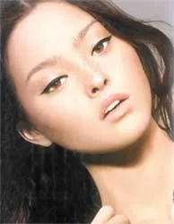 Trang điểm cho mắt một mí