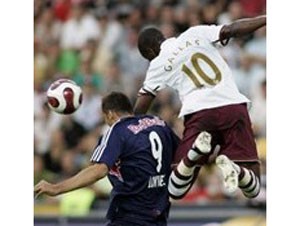 Wenger Considers Gallas for Armband ảnh 1 Wenger Considers Gallas for Armband ảnh 1