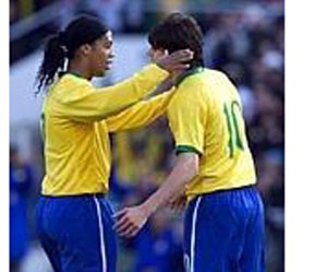 Ronaldinho, Kaka Face Fight for Places ảnh 1 Ronaldinho, Kaka Face Fight for Places ảnh 1