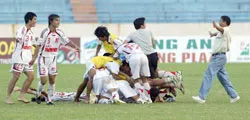 Bán kết 2: Bình Định - Hoàng Anh Gia Lai 2-2 (đá luân lưu 11m, HAGL thắng 4-2) ảnh 1 Bán kết 2: Bình Định - Hoàng Anh Gia Lai 2-2 (đá luân lưu 11m, HAGL thắng 4-2) ảnh 1