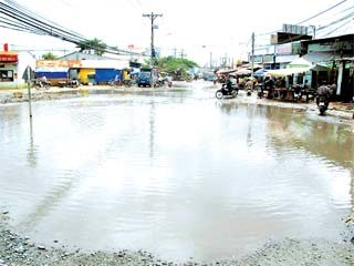 Deteriorating suburban roads get apathetic response from on high ảnh 1 Deteriorating suburban roads get apathetic response from on high ảnh 1