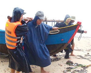 Fishermen return from sea to avoid the raging storm Fishermen return from sea to avoid the raging storm