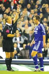 Đến lượt Ashley Cole phát pháo ảnh 1 Đến lượt Ashley Cole phát pháo ảnh 1