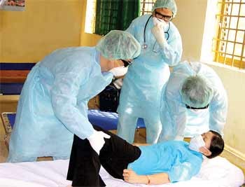Inspectors are practicing treatment and curing for H5N1 victims Inspectors are practicing treatment and curing for H5N1 victims