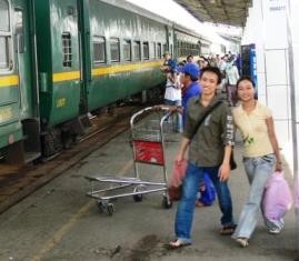 During Hue Festival, tourists can travel between Ha Noi to Hue by train