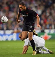 Carew nhiều lần vượt qua Cannavaro. Carew nhiều lần vượt qua Cannavaro.