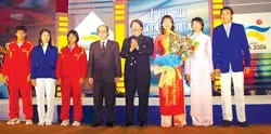 Phấn đấu hết mình vì màu cờ sắc áo Việt Nam ảnh 1 Phấn đấu hết mình vì màu cờ sắc áo Việt Nam ảnh 1