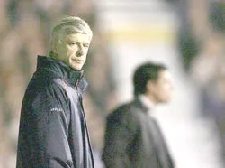 Arsenal tan mộng vô địch