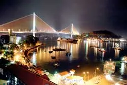 Cầu dây văng một mặt phẳng có nhịp dài nhất thế giới