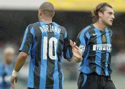 Adriano nhận giải “thùng rác vàng” ảnh 1 Adriano nhận giải “thùng rác vàng” ảnh 1