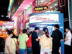 Ban giám đốc rạp Đống Đa đối thoại với khán giả