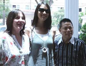 Chairwoman of the Miss World Organization, Julia Morley (L), Miss World 2007 Zi Lin Zhang and chairman of RAAS Company, Hoang Kieu (R) arrive in Viet Nam to support Miss Universe 2008 organized in Nha Trang in July. Chairwoman of the Miss World Organization, Julia Morley (L), Miss World 2007 Zi Lin Zhang and chairman of RAAS Company, Hoang Kieu (R) arrive in Viet Nam to support Miss Universe 2008 organized in Nha Trang in July.