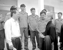 Thăm các chiến sĩ biên phòng sau cơn bão số 9