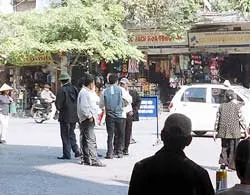 Ga Hà Nội cũng loạn “cò” vé